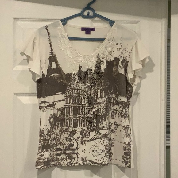 Graphic Tee of Paris with Lace - Medium - Picture 1 of 4